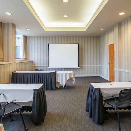 Holiday Inn & Suites Pittsfield-Berkshires By Ihg Exterior foto