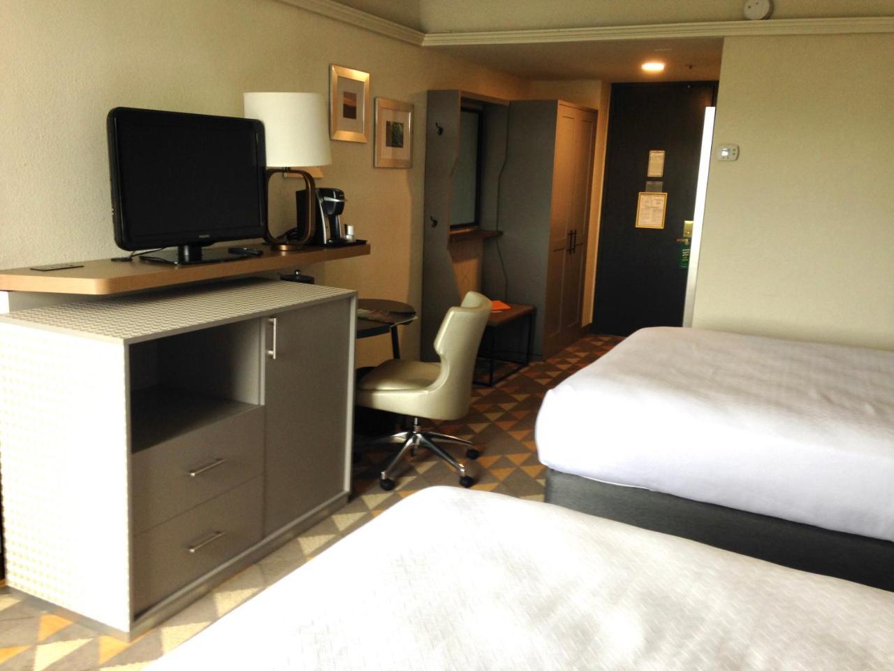 Holiday Inn & Suites Pittsfield-Berkshires By Ihg Exterior foto